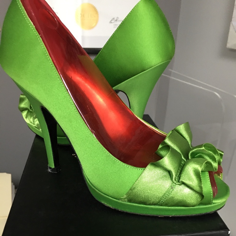 Nina 7/12 high heels 3-4 inches / gently worn for formal event -